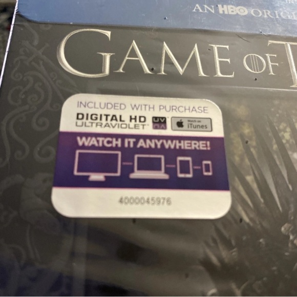 Game of Thrones: The Complete First Season 5 Disc Box Set w/ Bonus (Blu-ray) - Picture 6 of 6
